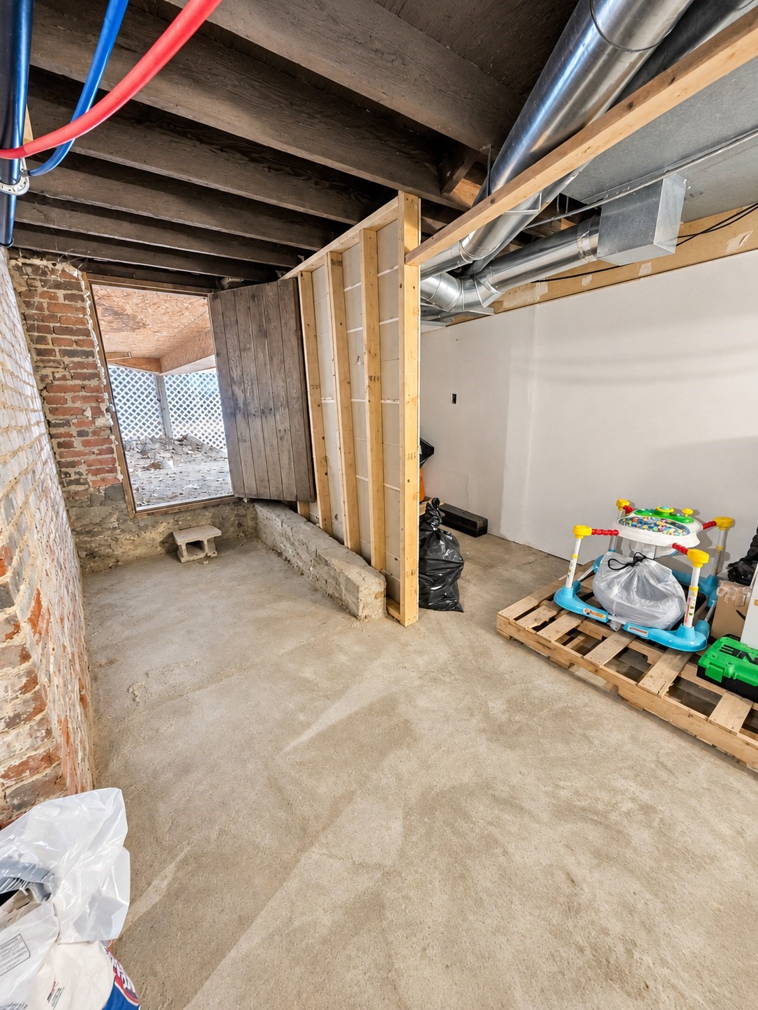 6 Delaware St Property Photo 10