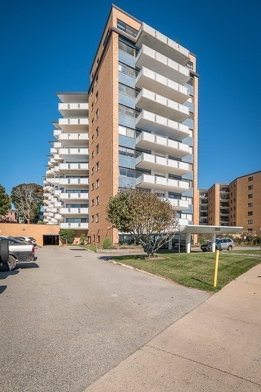 300 Lynn Shore Dr # 410 Property Photo 3