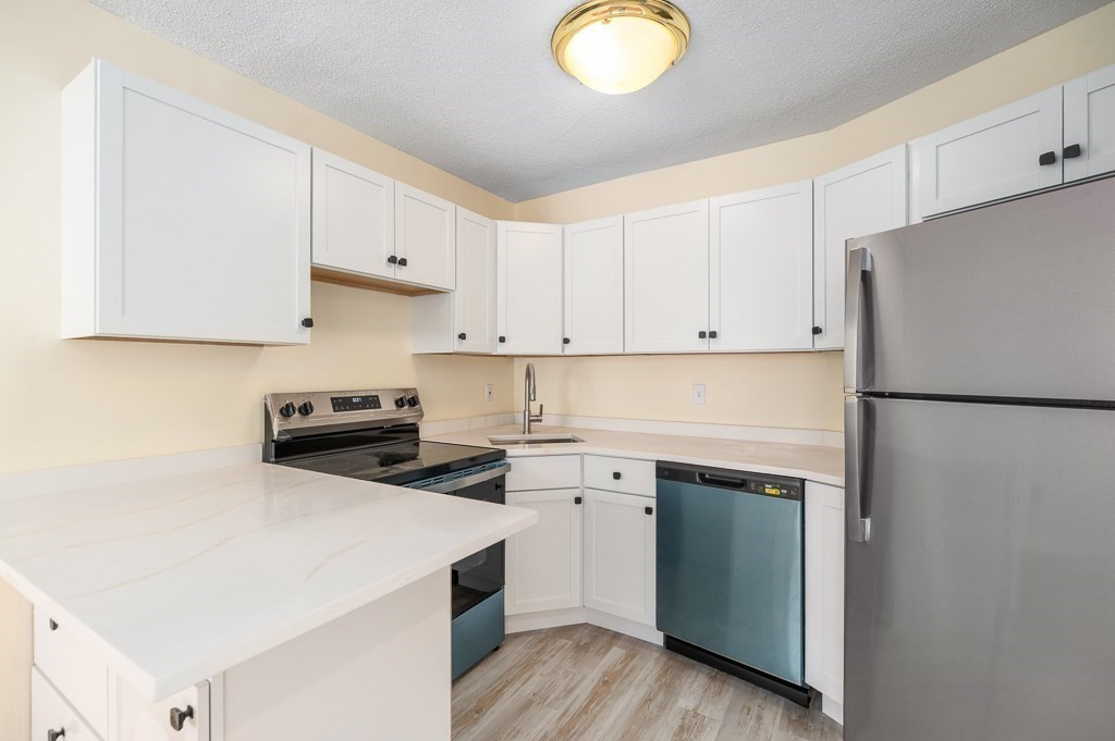 300 Lynn Shore Dr # 410 Property Photo 27
