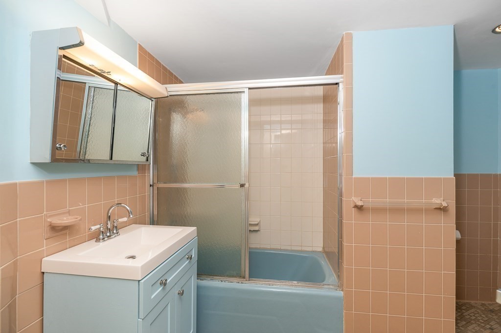 300 Lynn Shore Dr # 410 Property Photo 31