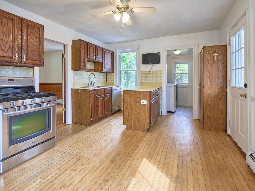 1903 Main St Property Photo 16