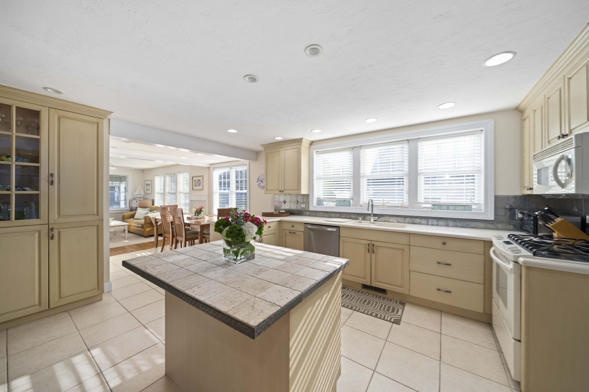 117 Manomet Ave. Property Photo 15
