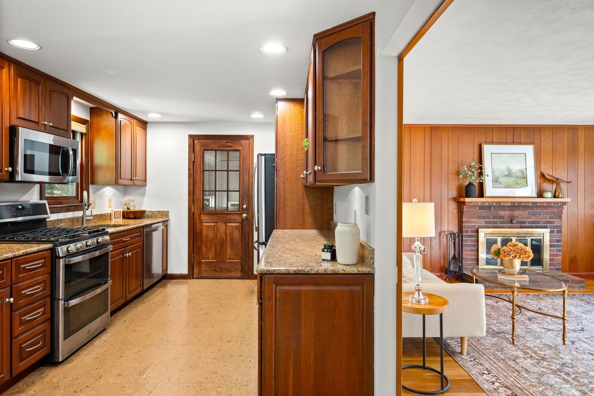 56 Skilton Ln Property Photo 8