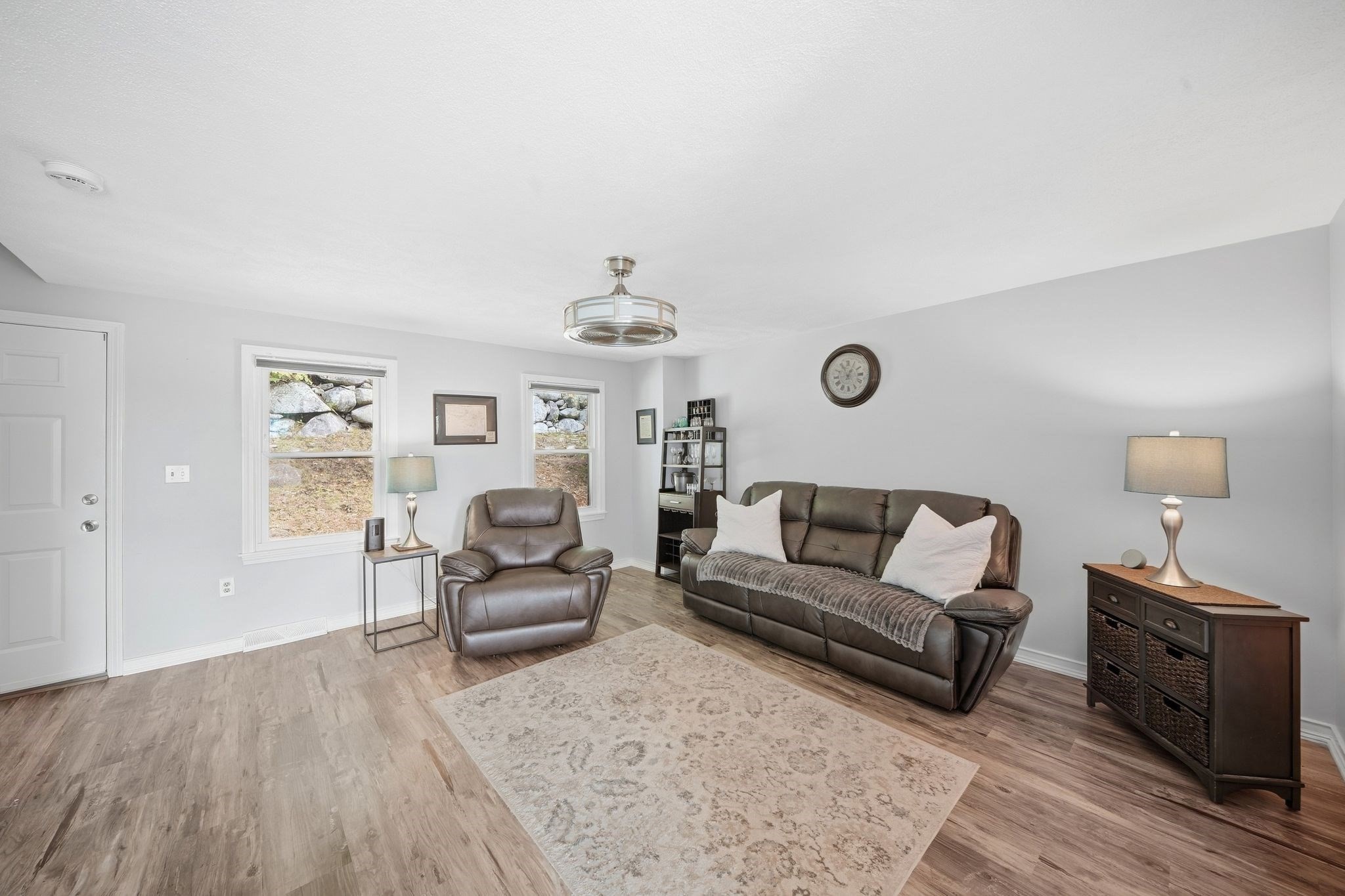 106 Park Ave W # D5 Property Photo 3