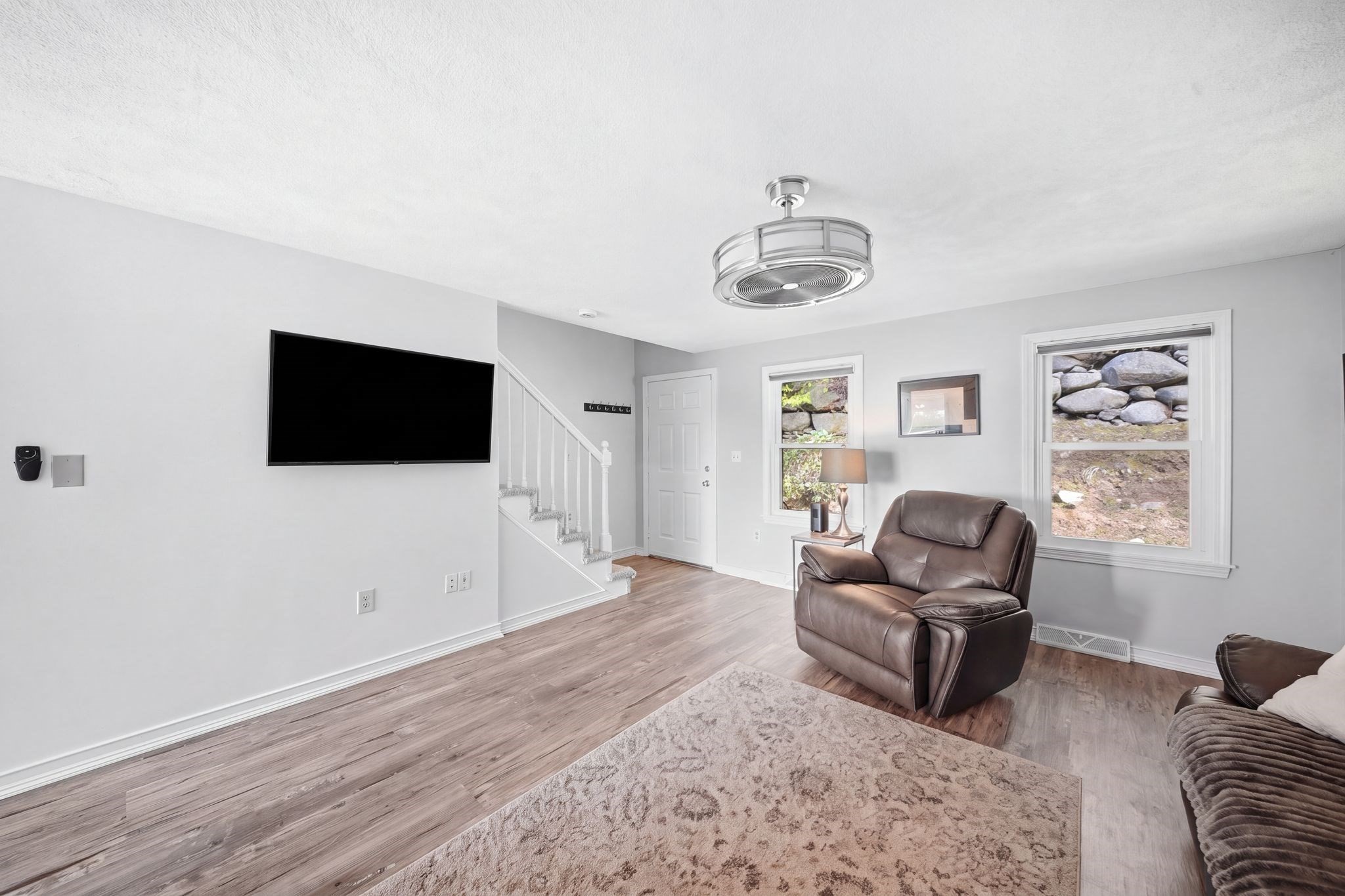 106 Park Ave W # D5 Property Photo 6