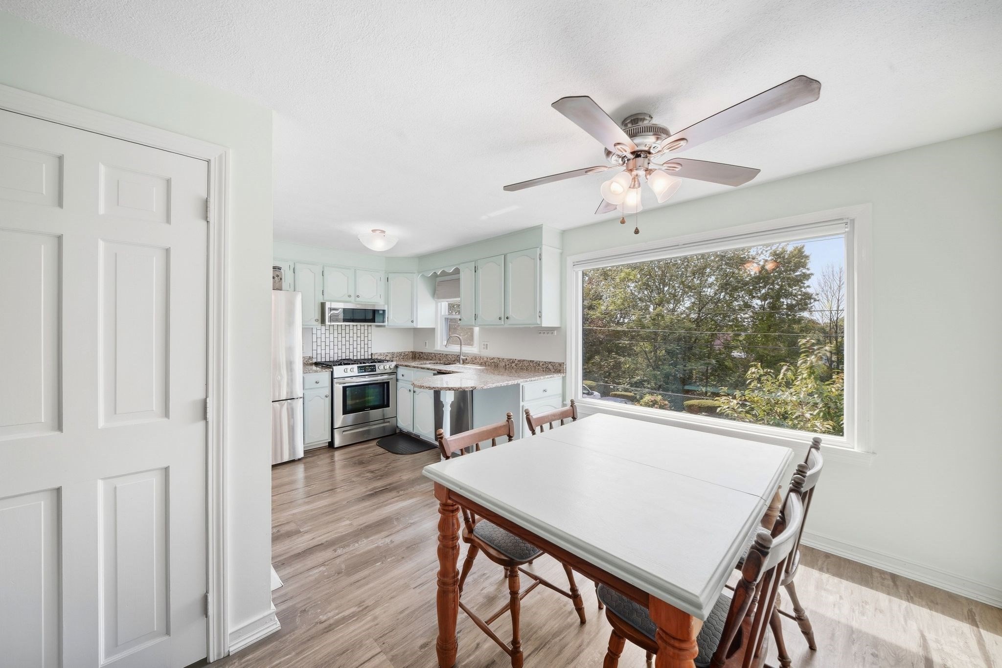 106 Park Ave W # D5 Property Photo 7