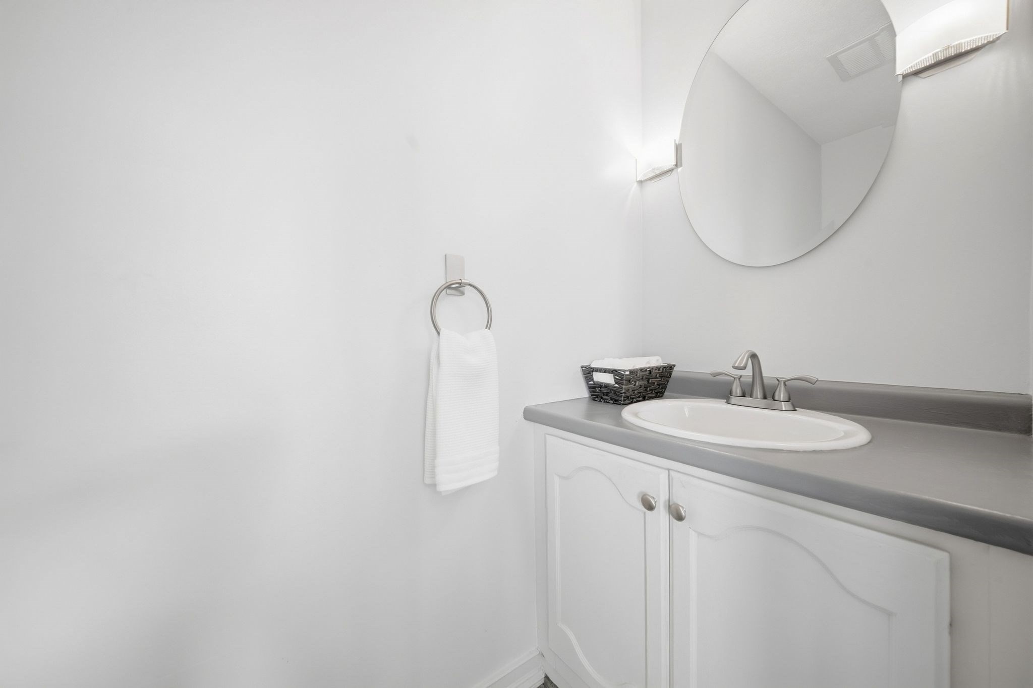 106 Park Ave W # D5 Property Photo 12