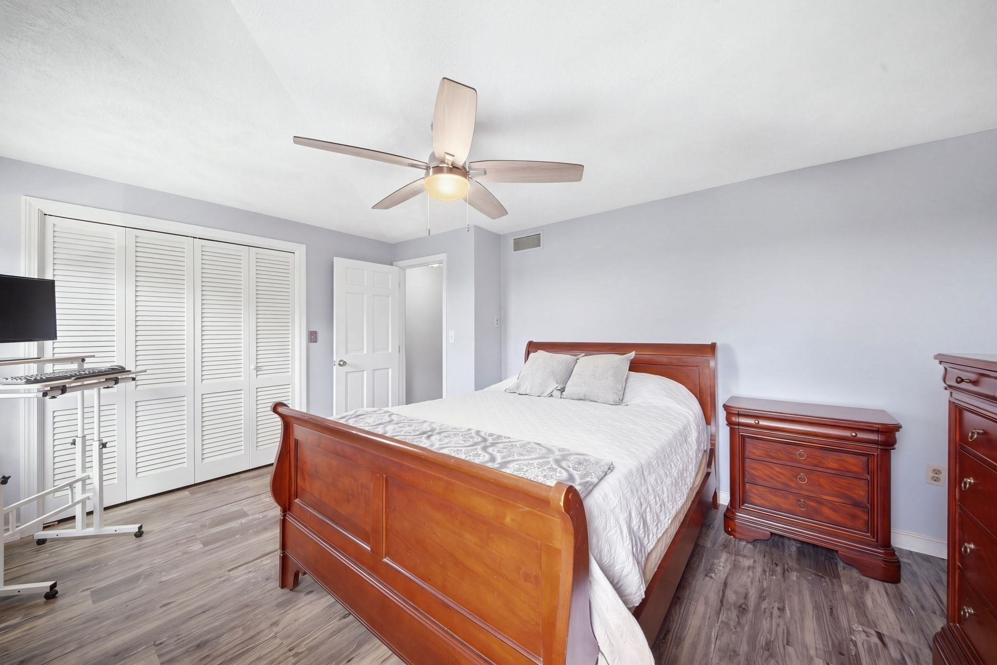 106 Park Ave W # D5 Property Photo 13