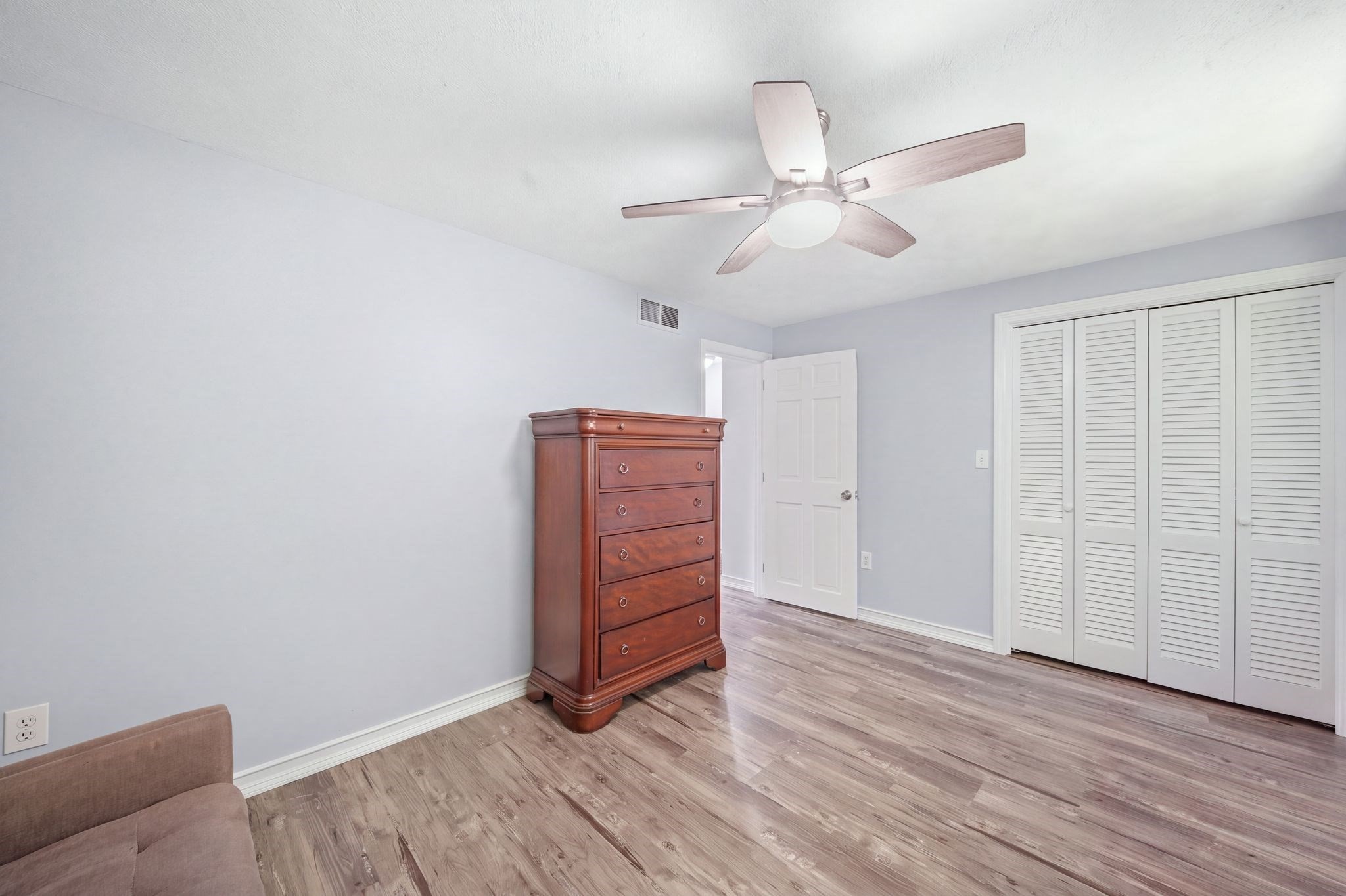 106 Park Ave W # D5 Property Photo 16