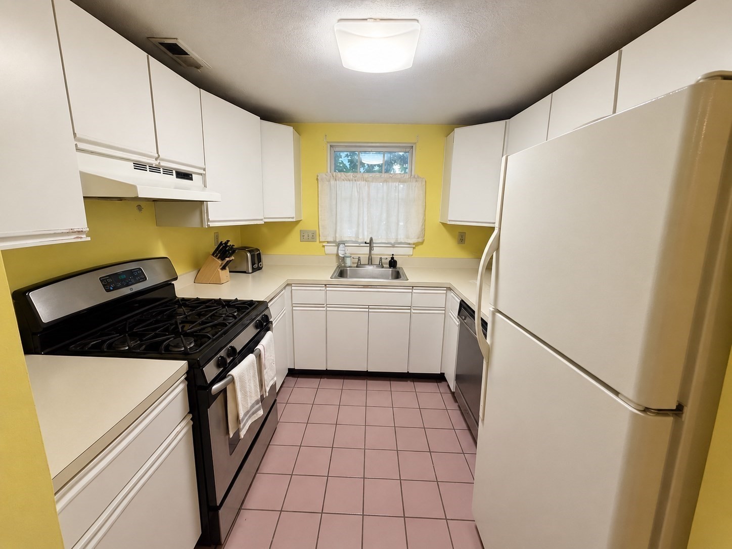 50 Ash Ave # A Property Photo 6