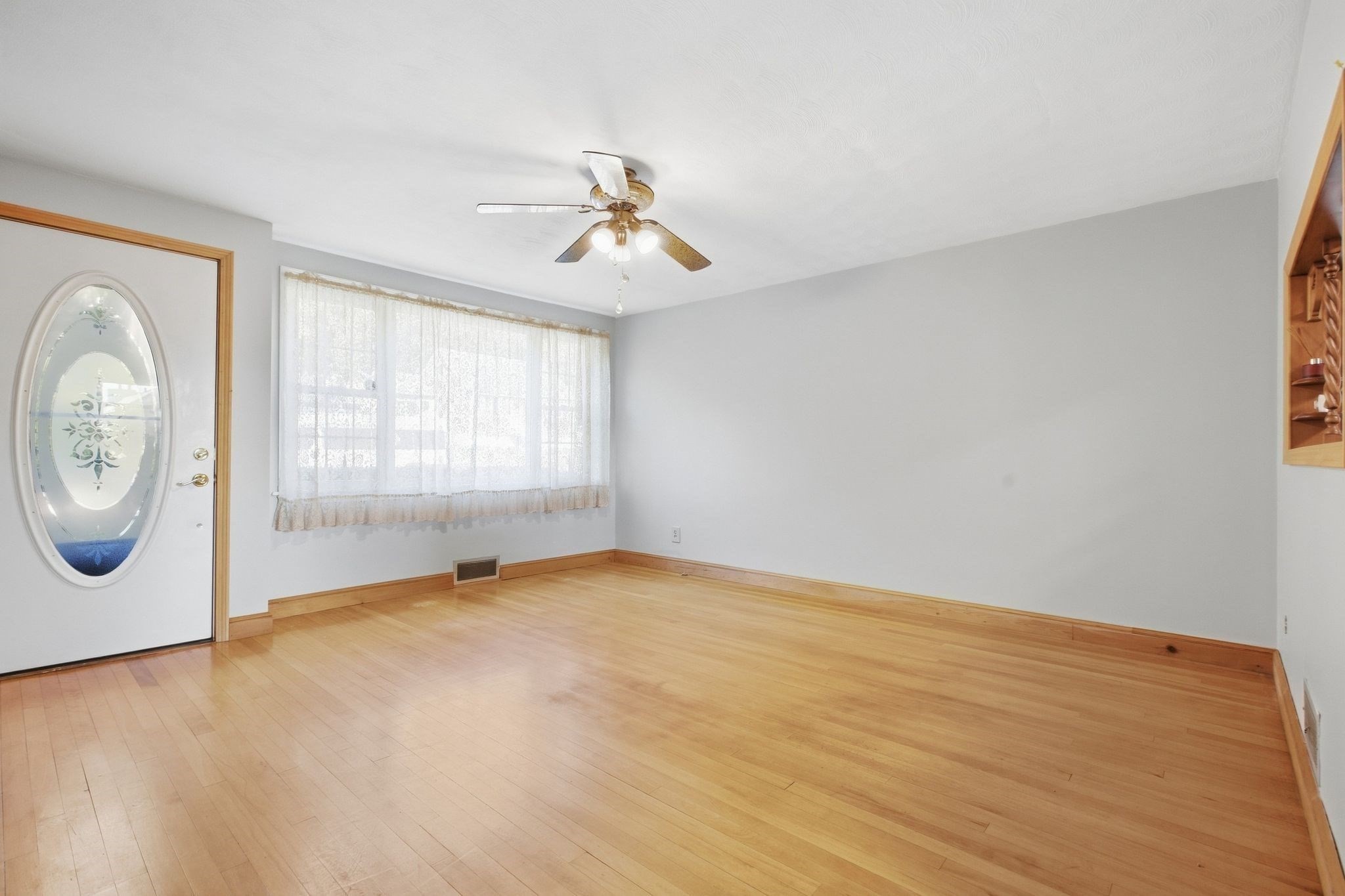 1259 Shawsheen St Property Photo 5