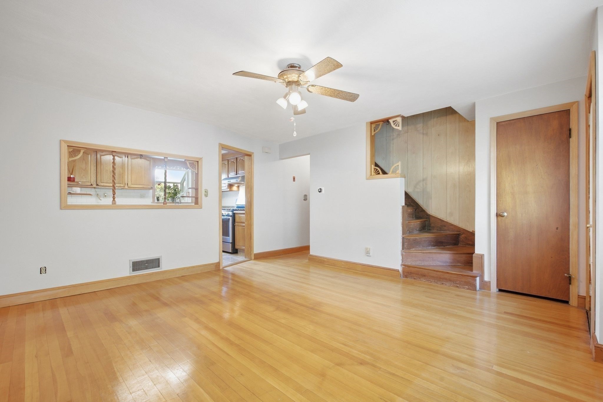 1259 Shawsheen St Property Photo 7