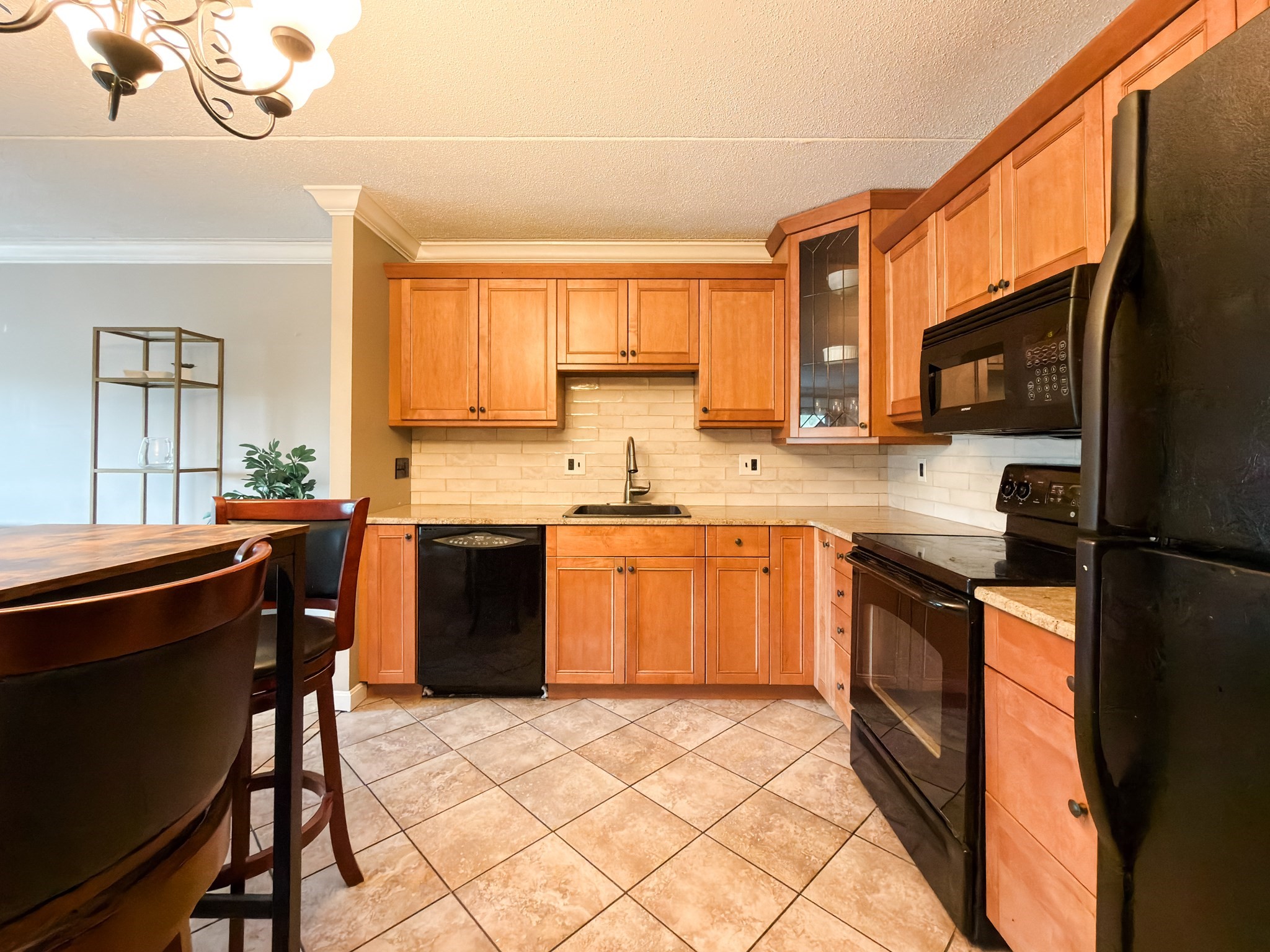 80 N Warren St # 37 Property Photo 4