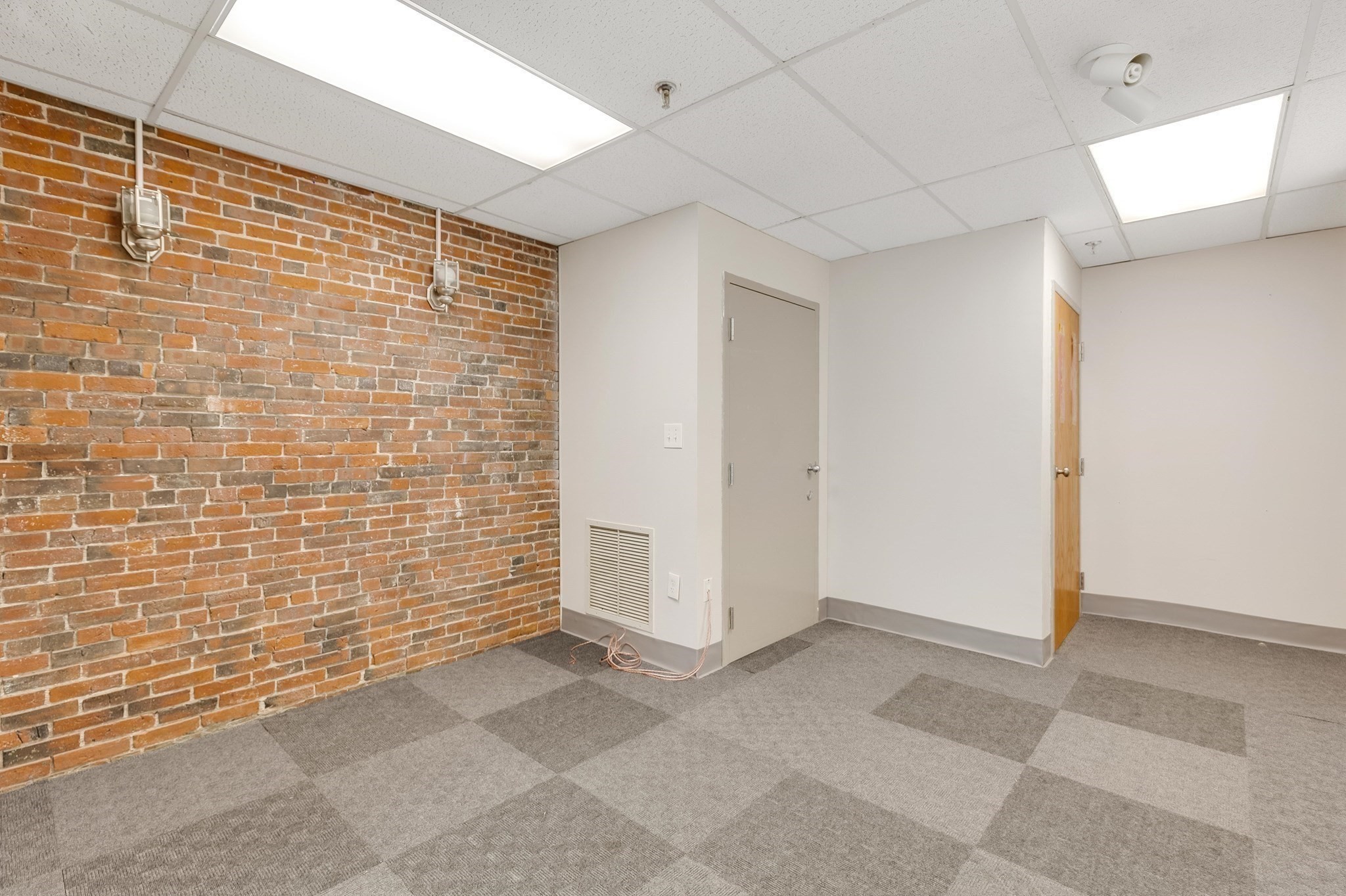 200 Lincoln St # 401 Property Photo 13
