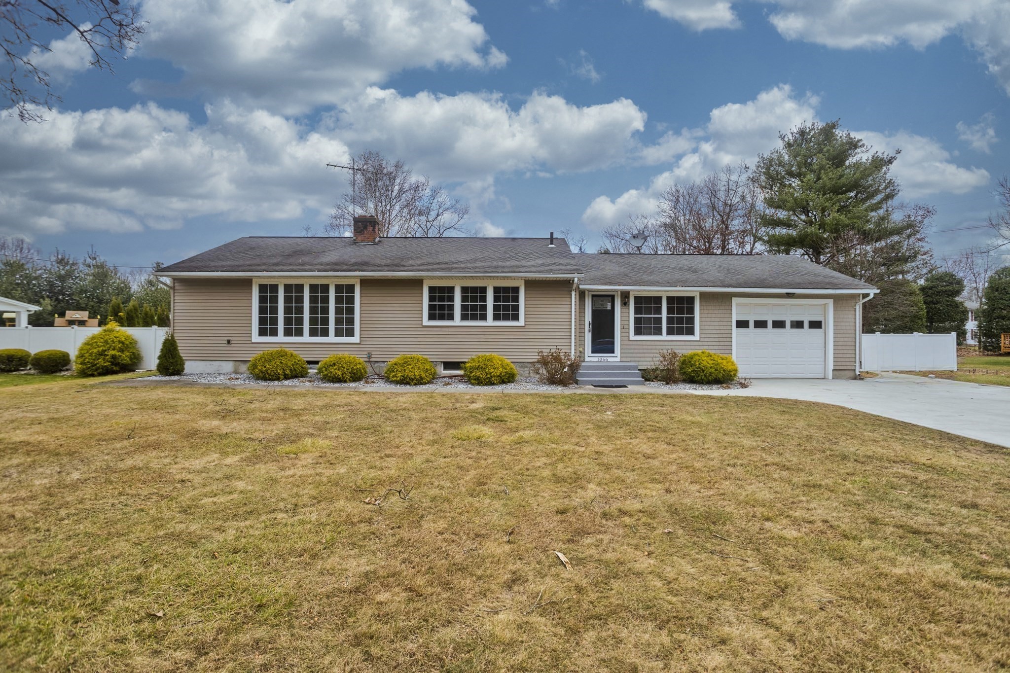 1066 Piper Rd Property Photo 2