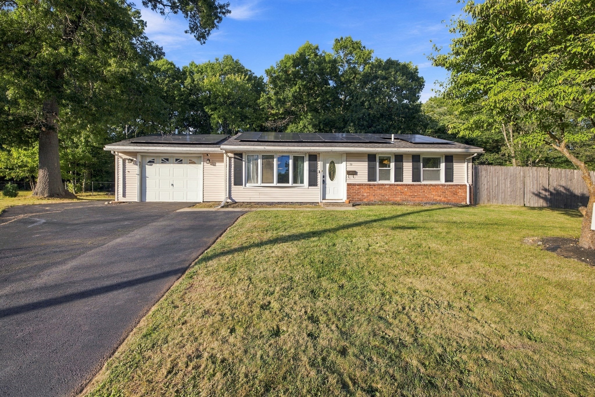 19 Waleco Rd Property Photo 1