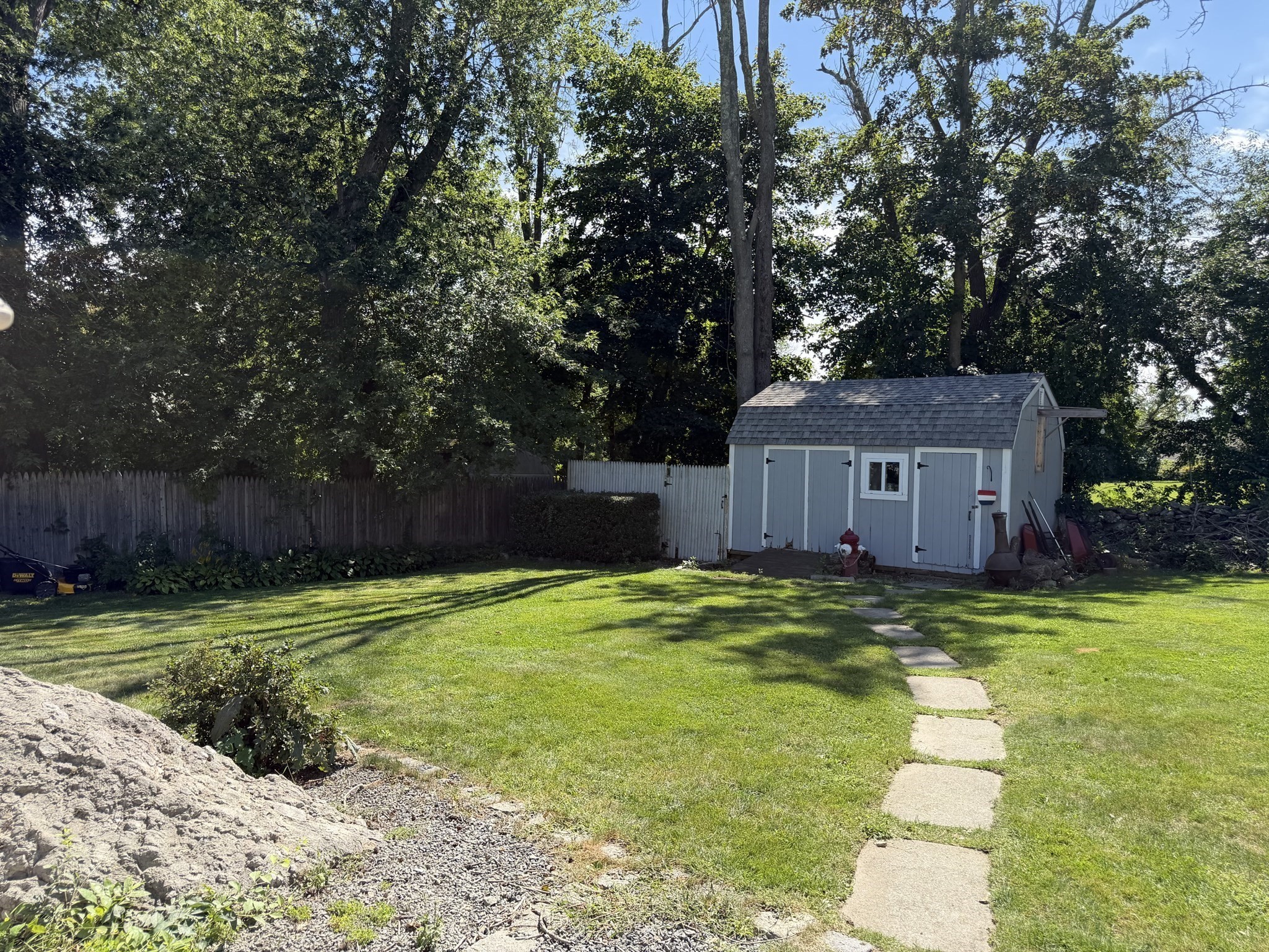 233 Gifford Ave Property Photo 7