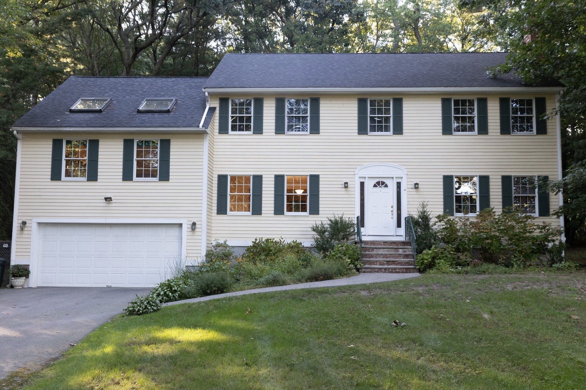 4 Mead Circle Property Photo 1