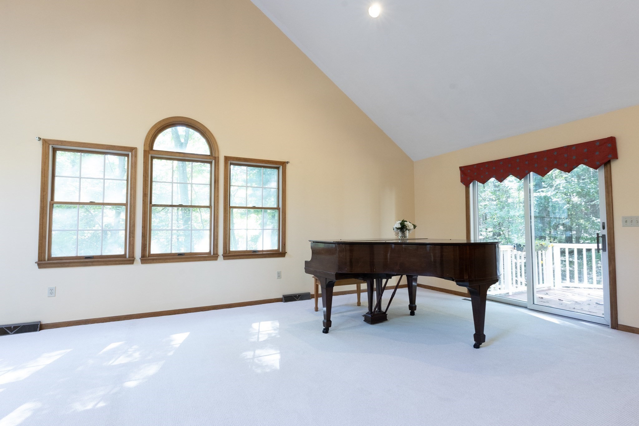 4 Mead Circle Property Photo 10