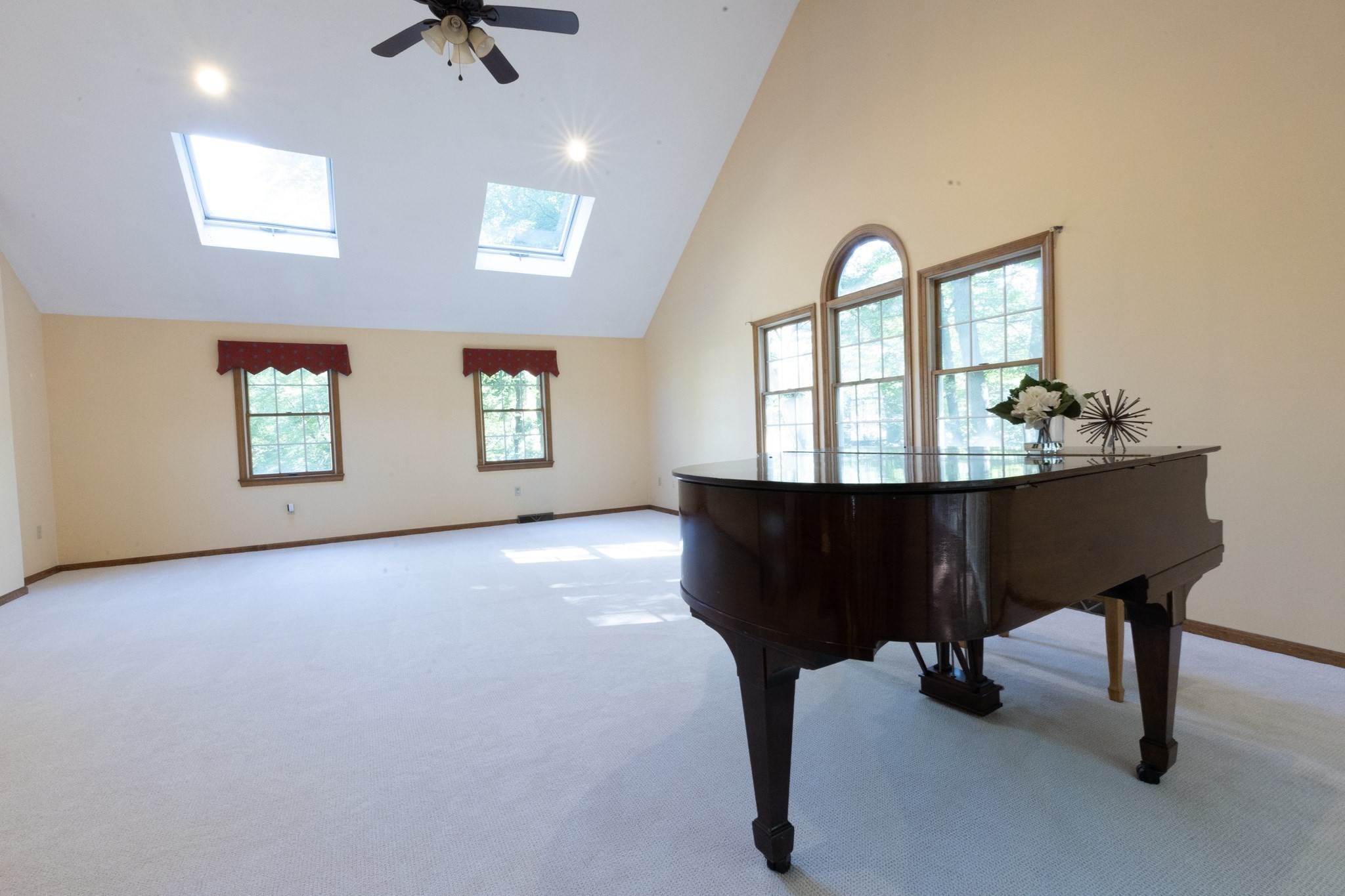 4 Mead Circle Property Photo 11
