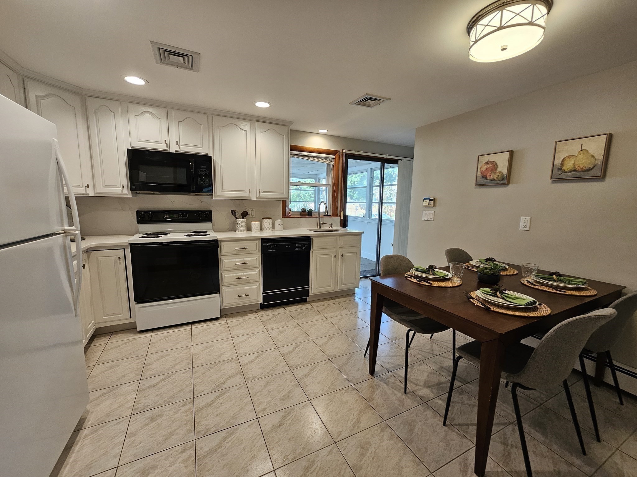 11 Tuttle Lane Property Photo 8
