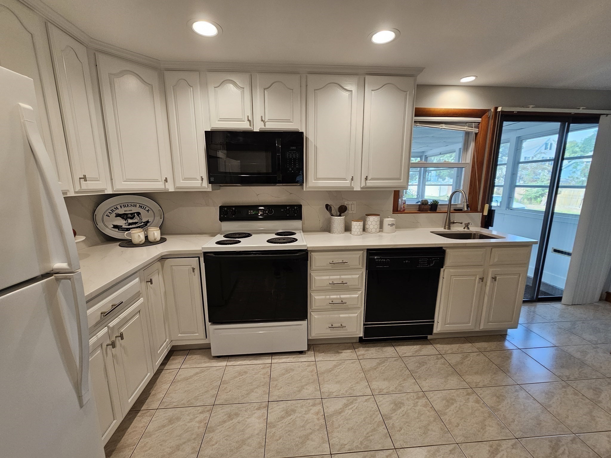 11 Tuttle Lane Property Photo 10