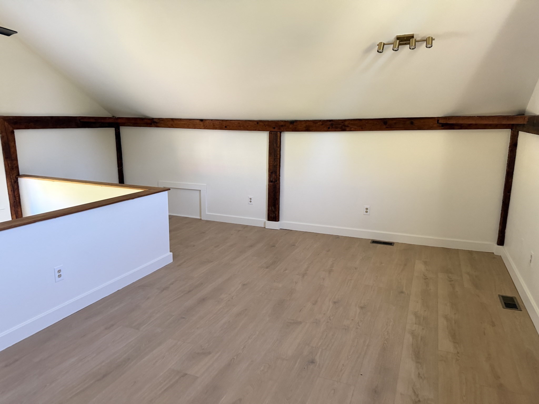 362 King St # 1 Property Photo 8