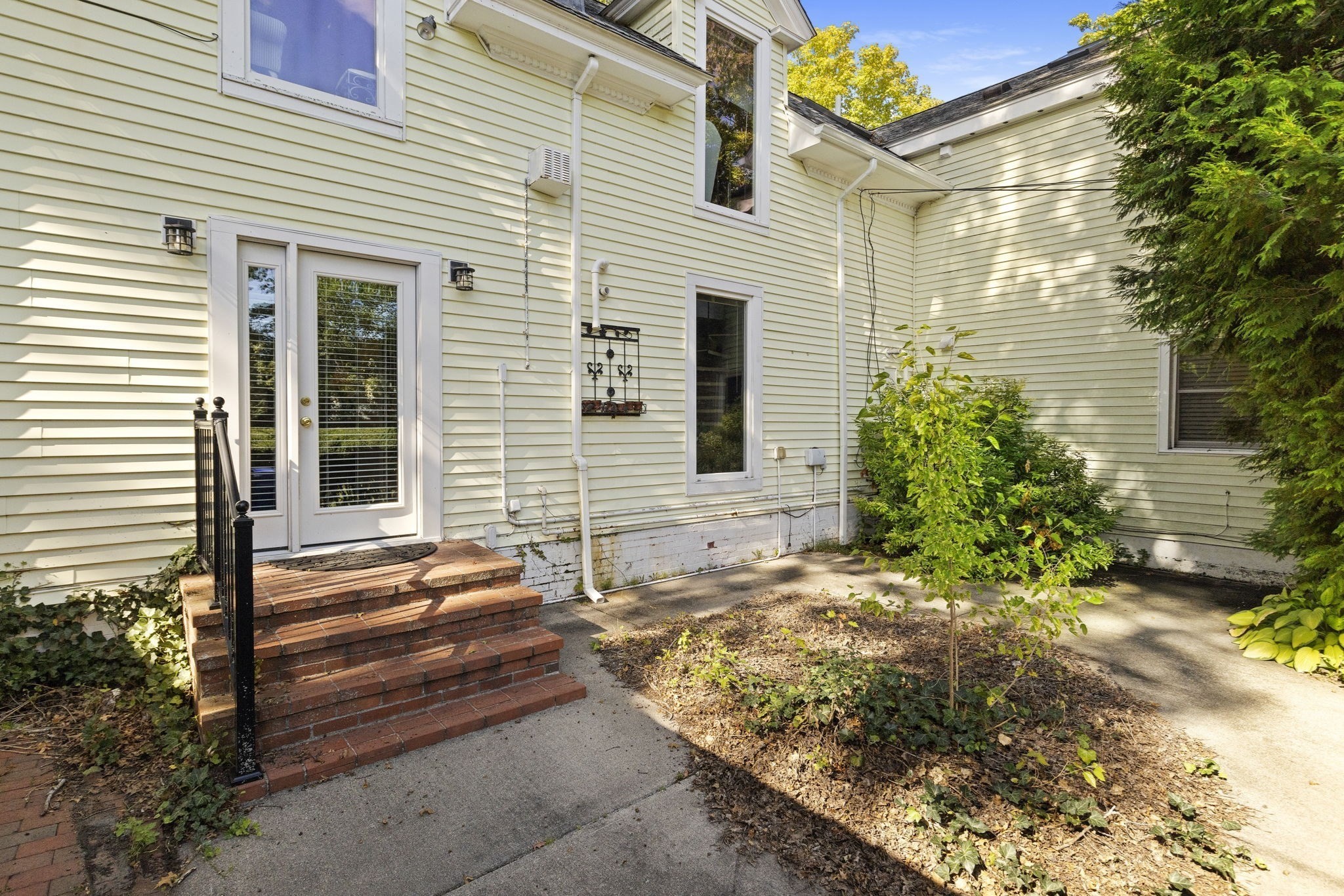 226 County St # A Property Photo 38