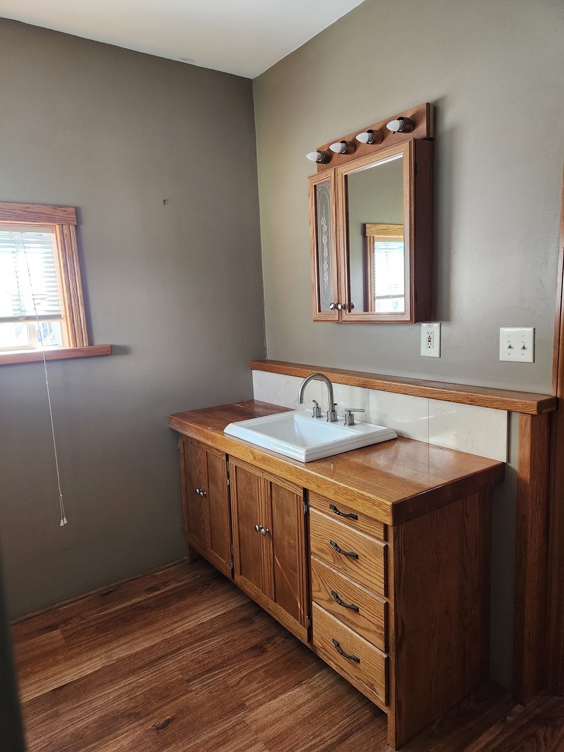 37 Barclay Street Property Photo 23