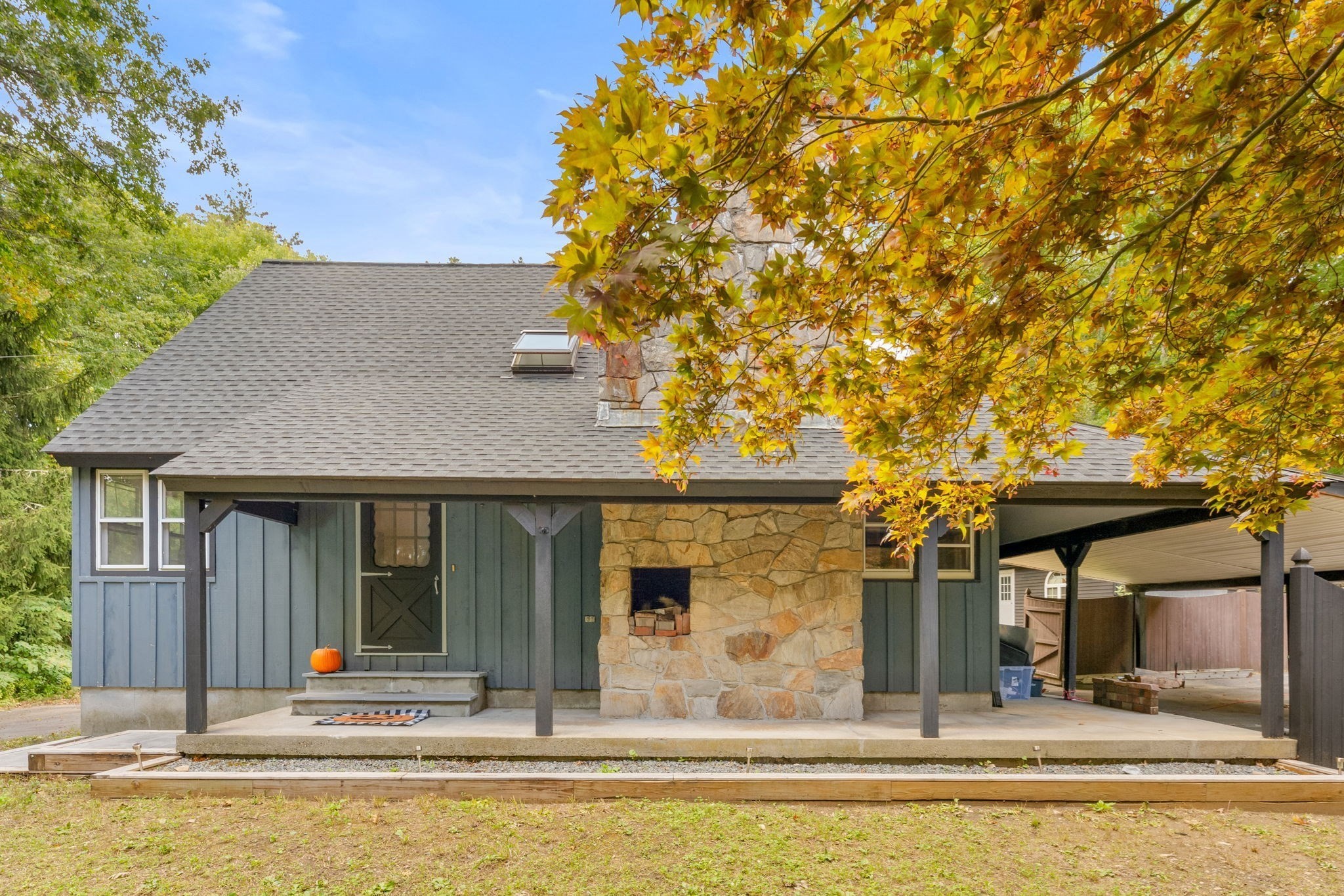 143 Hudson Rd Property Photo 1