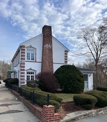 1646 Centre St Property Photo 4