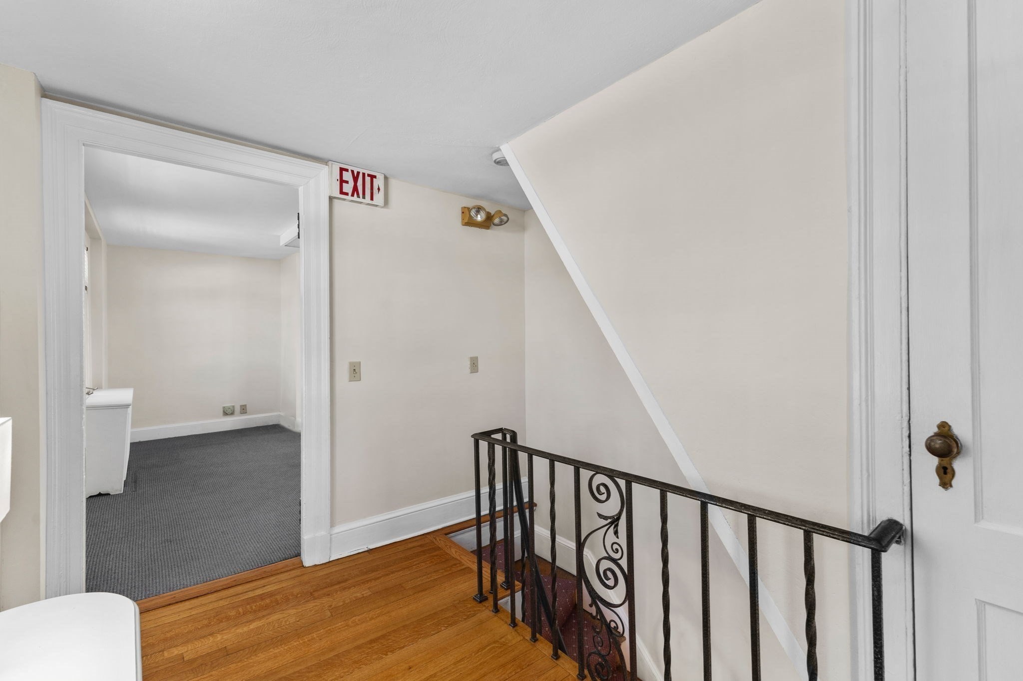 1646 Centre St Property Photo 14