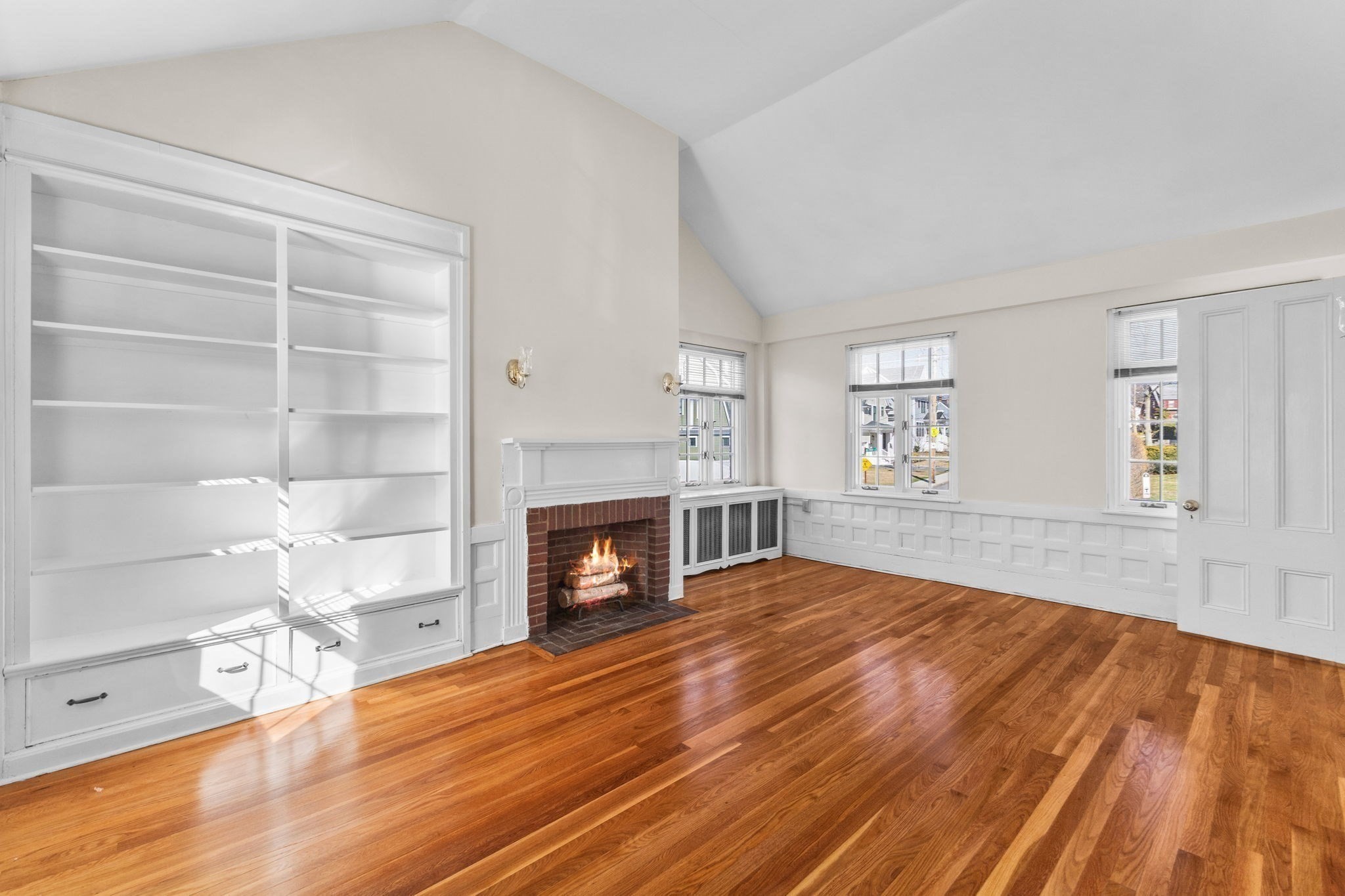 1646 Centre St Property Photo 23