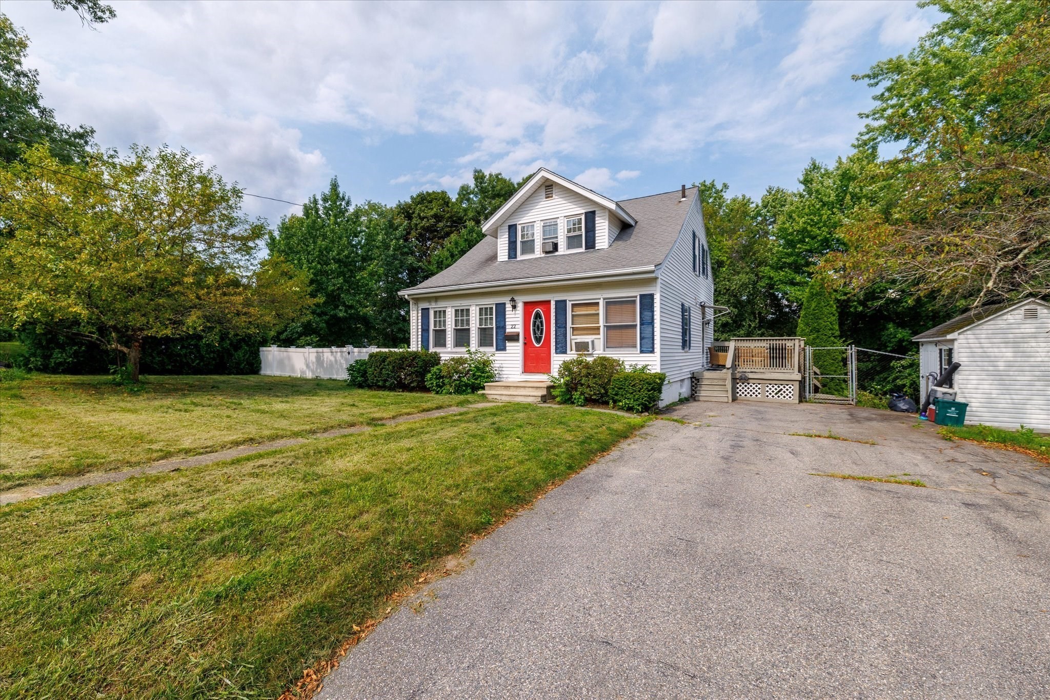 22 Oneida Property Photo 2