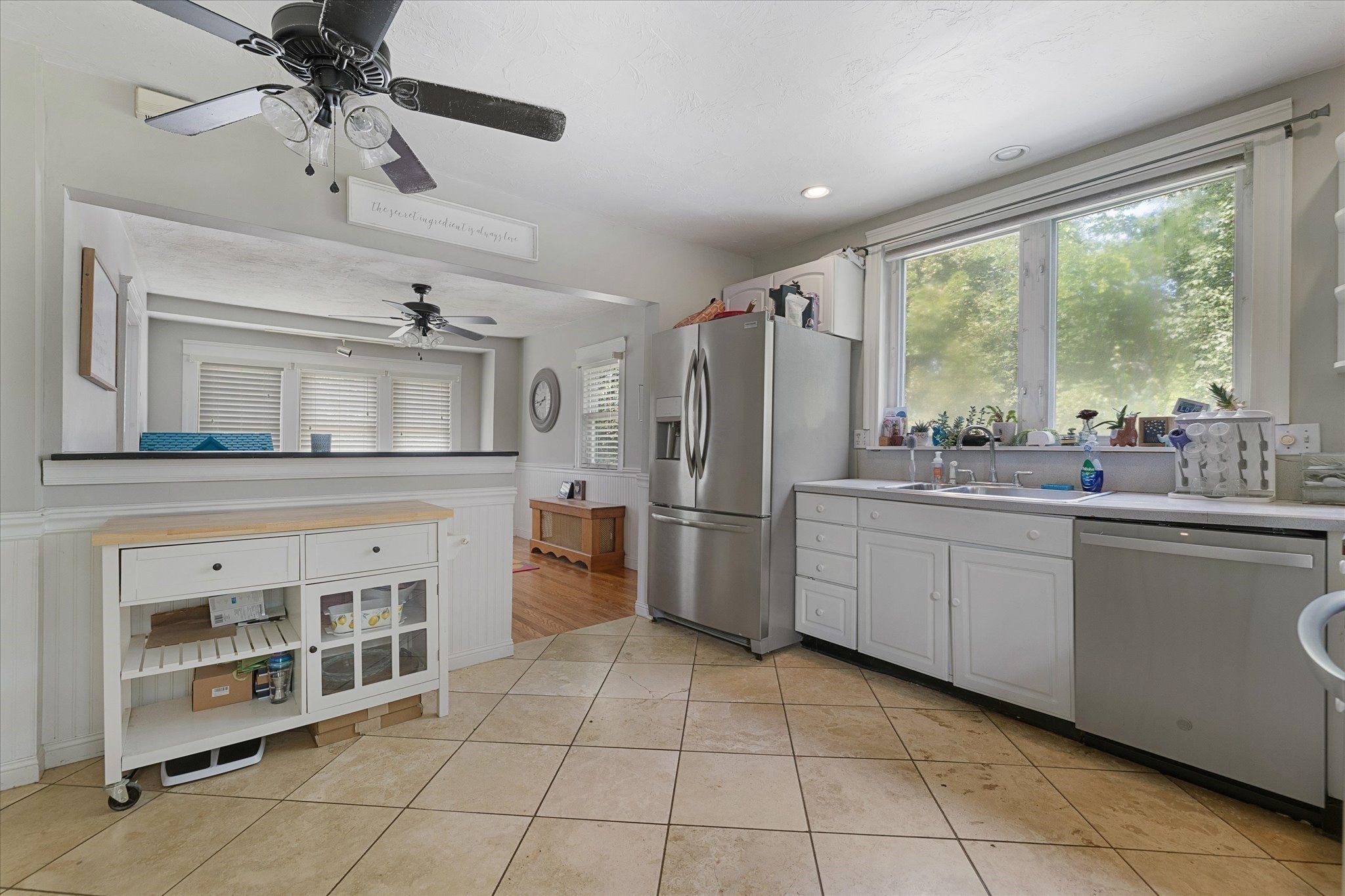 22 Oneida Property Photo 4