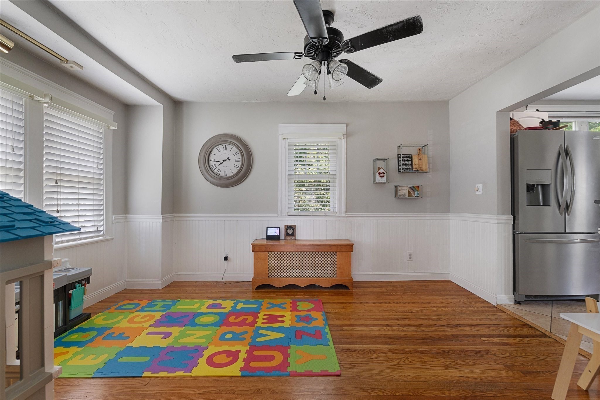 22 Oneida Property Photo 6