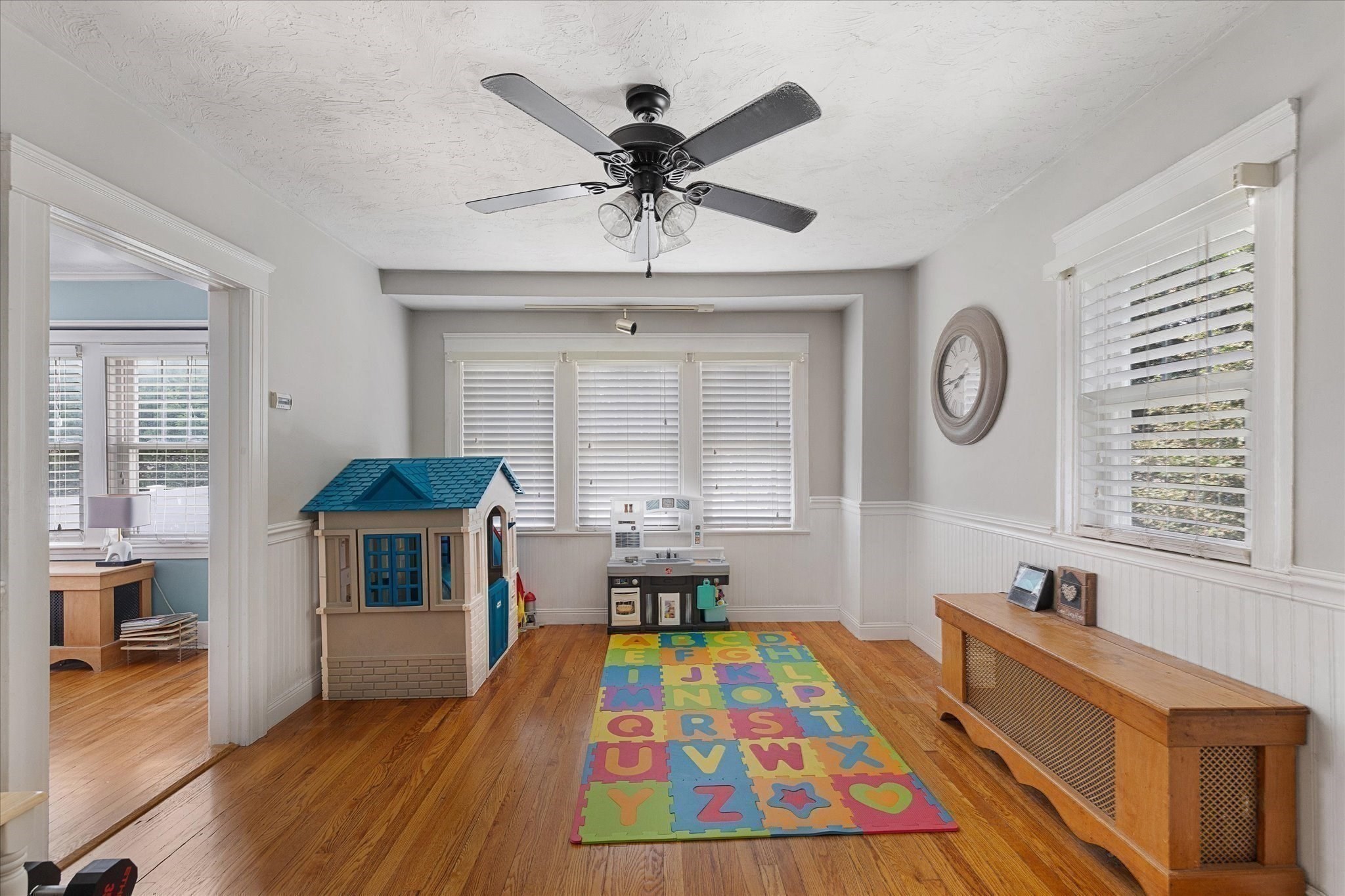 22 Oneida Property Photo 7
