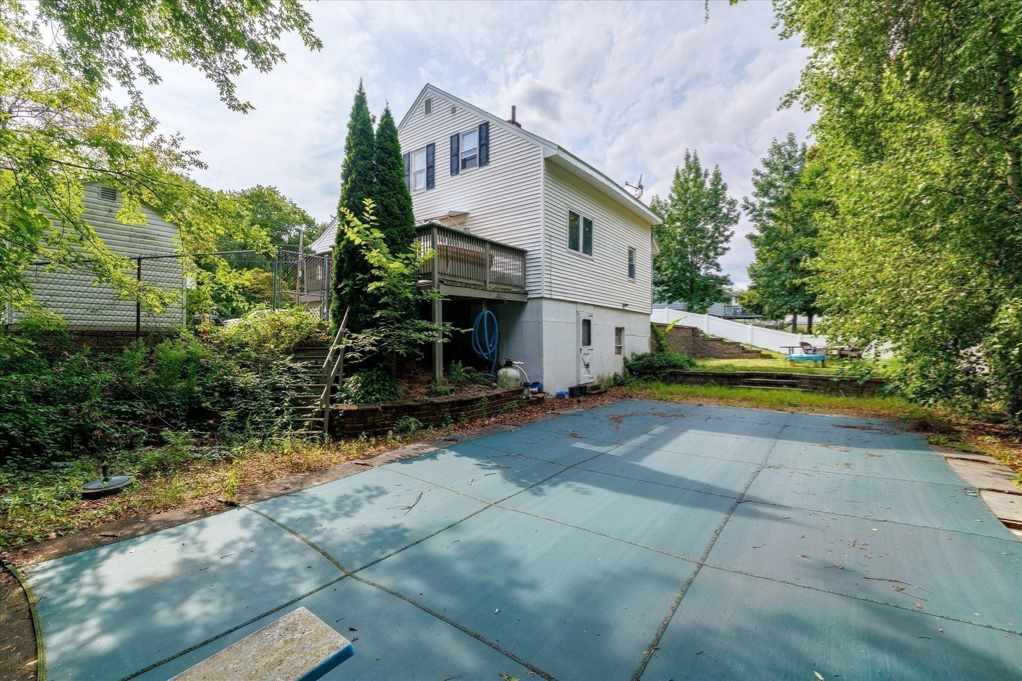 22 Oneida Property Photo 24