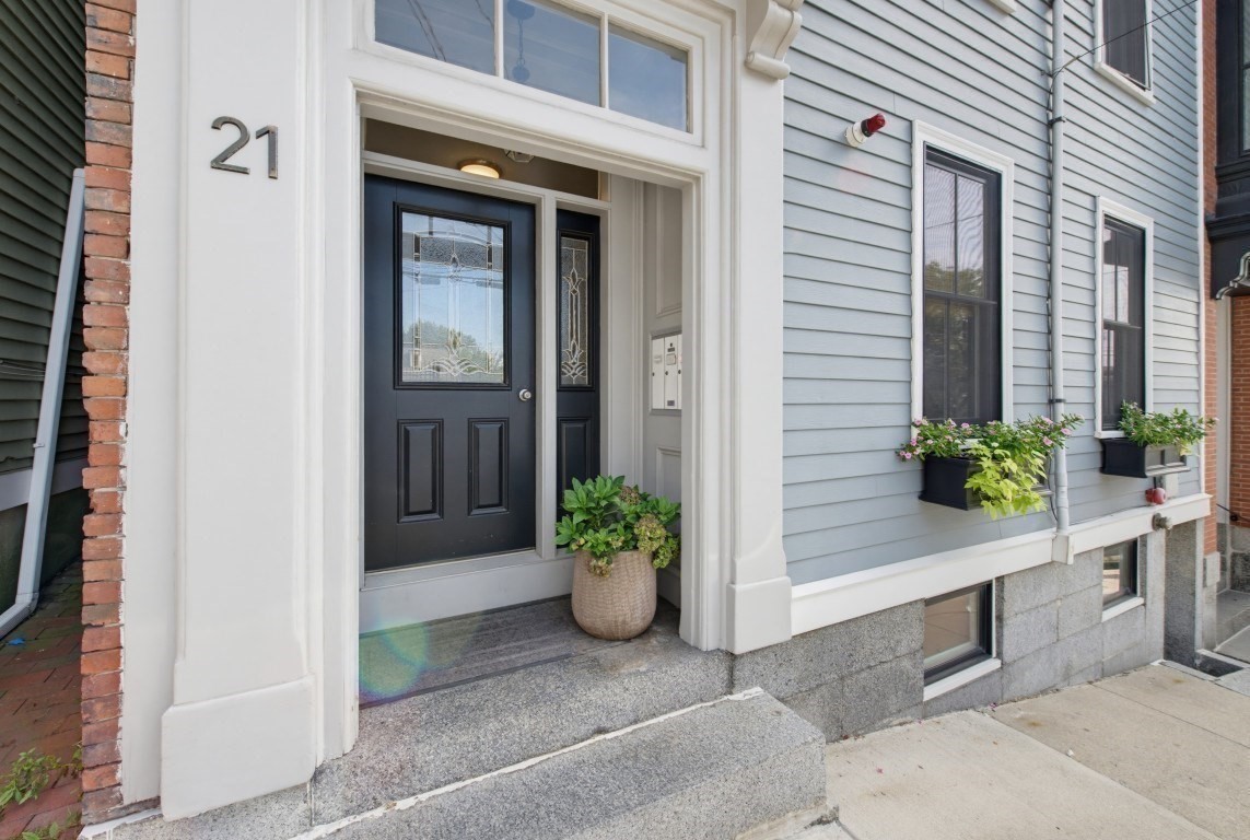 21 Salem St # 2 Property Photo 3