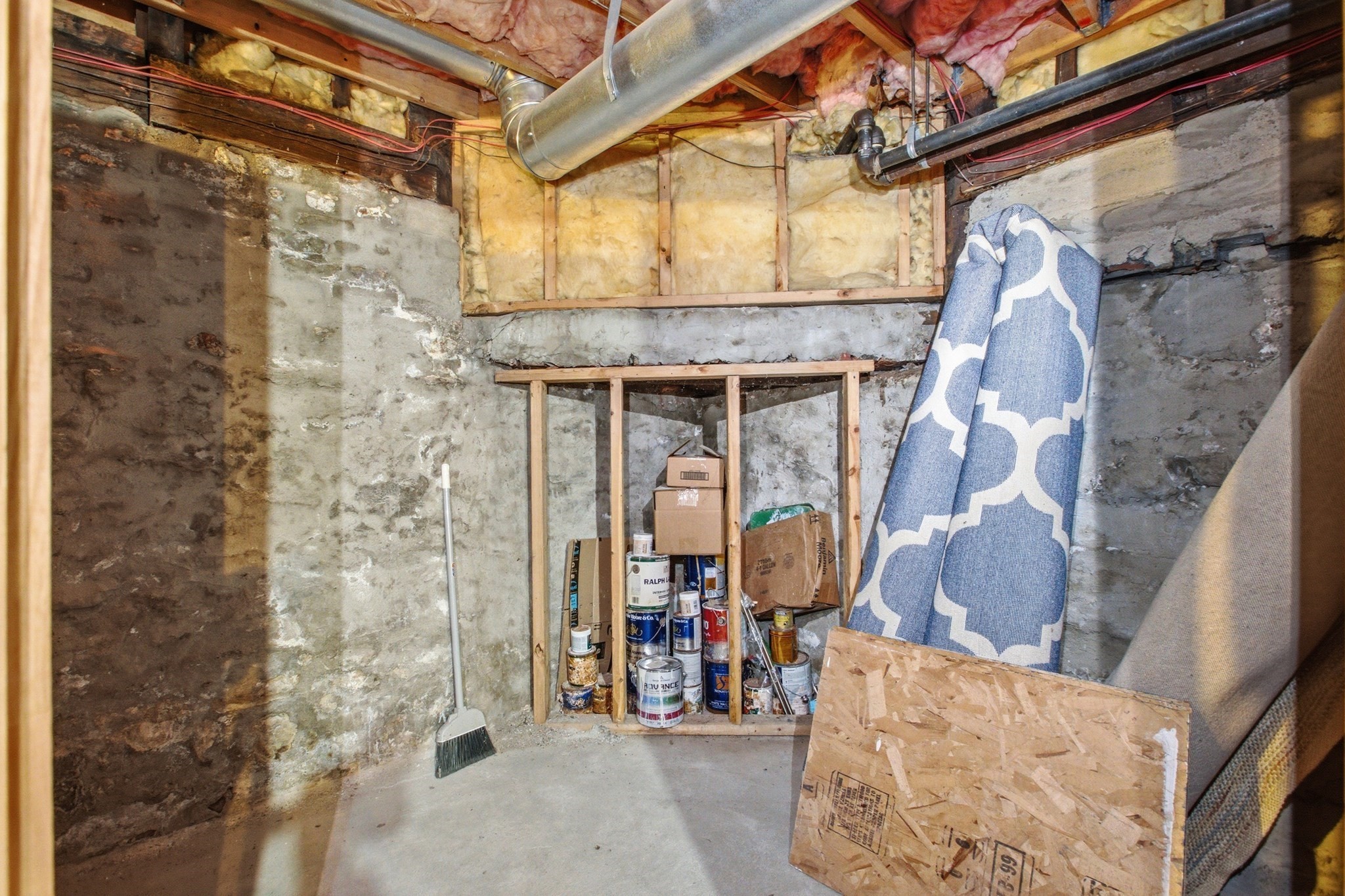 194 E St # A Property Photo 18