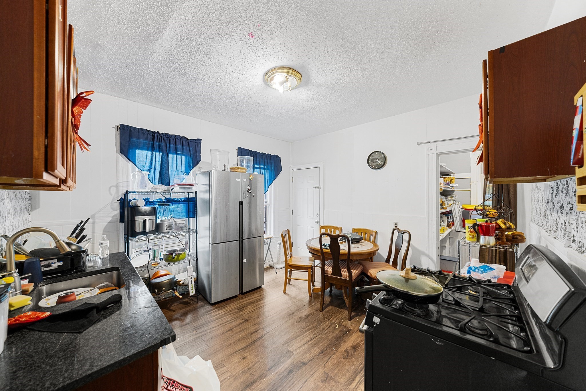 374 Geneva Ave Property Photo 7