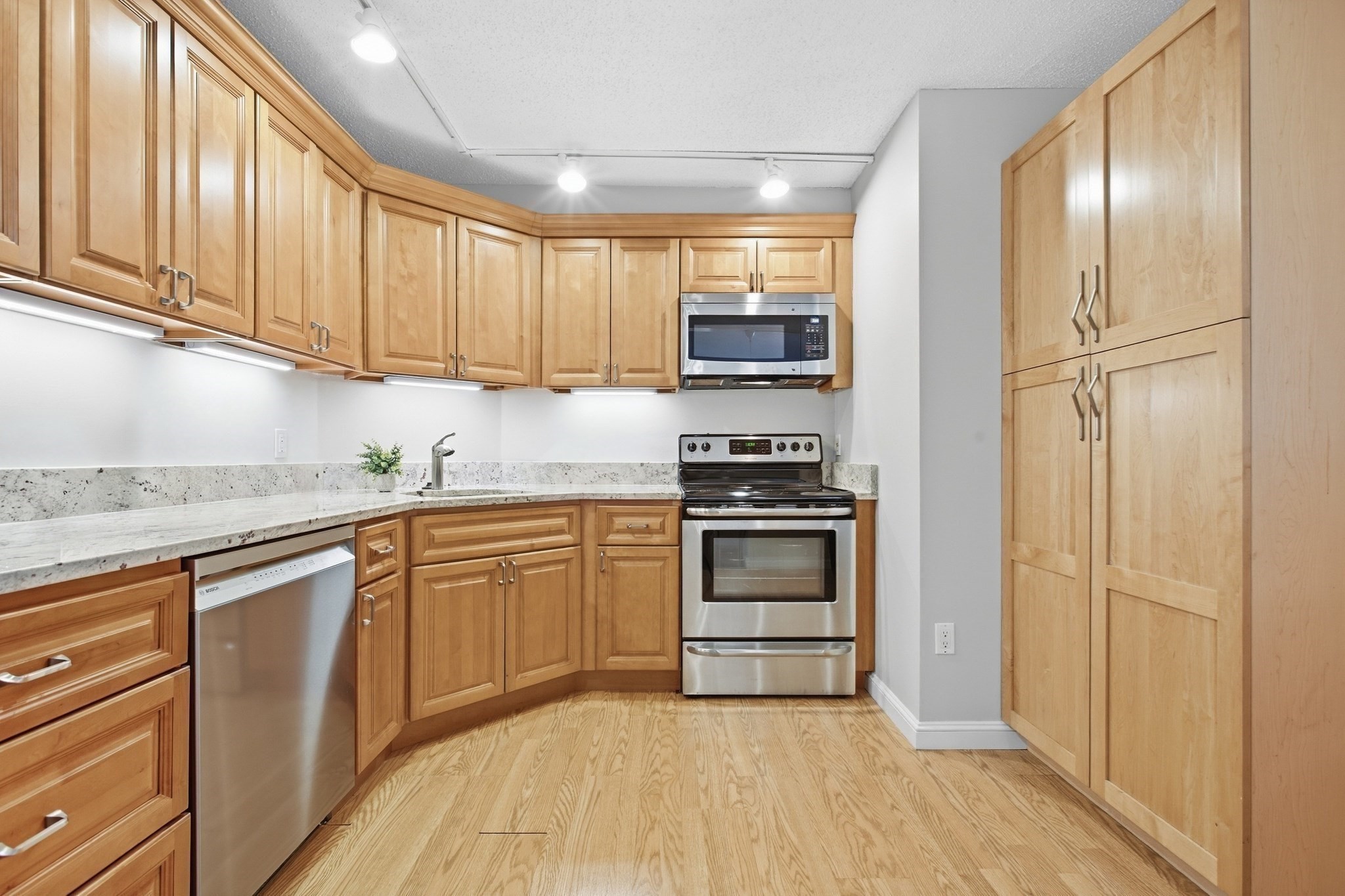 151 Coolidge Ave # 712 Property Photo 1