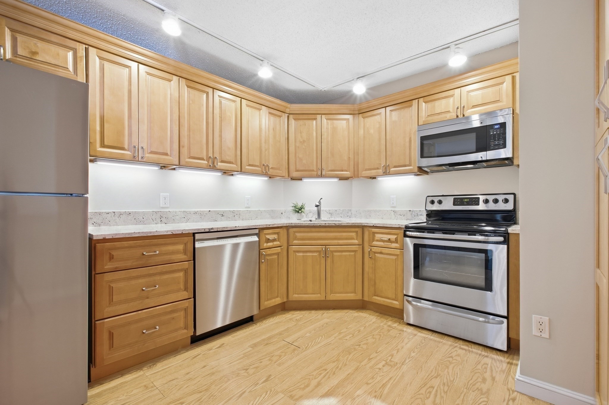 151 Coolidge Ave # 712 Property Photo 3