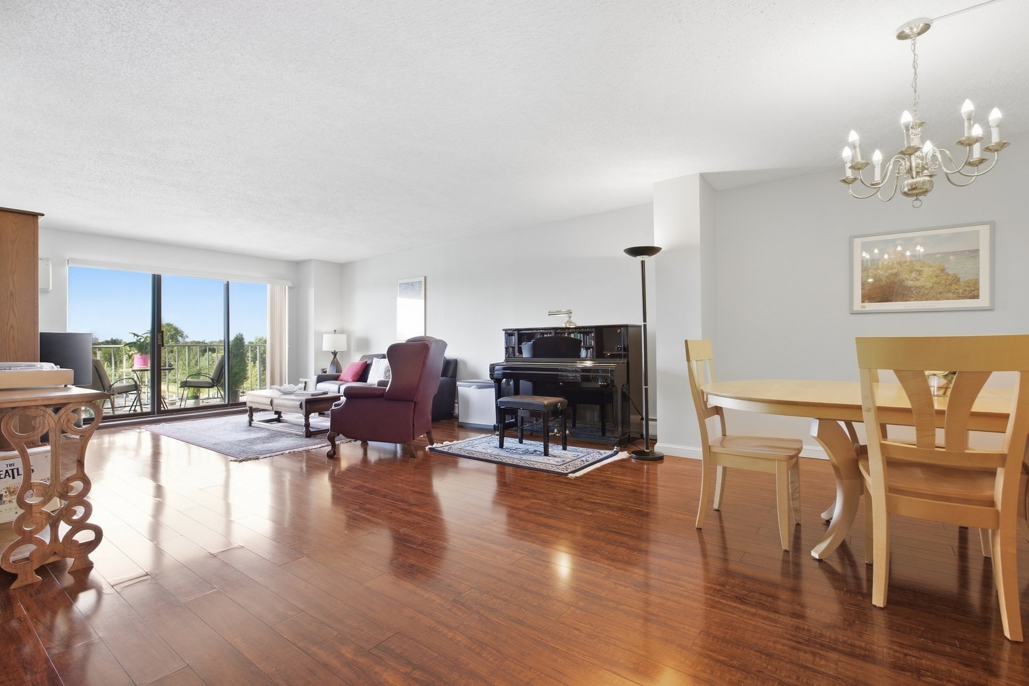 151 Coolidge Ave # 712 Property Photo 4