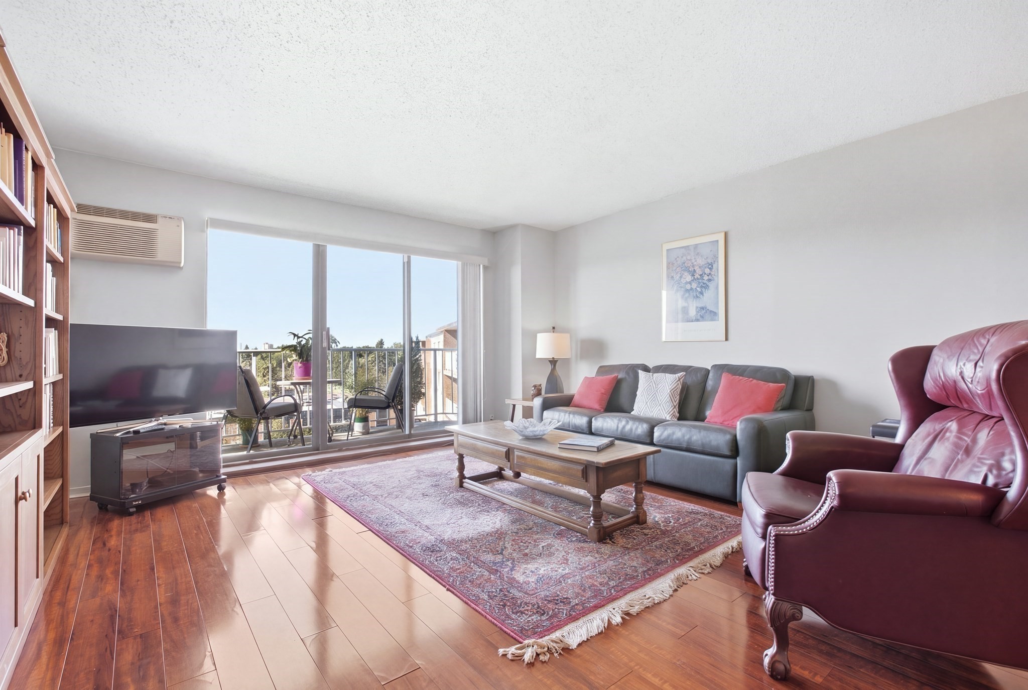 151 Coolidge Ave # 712 Property Photo 6