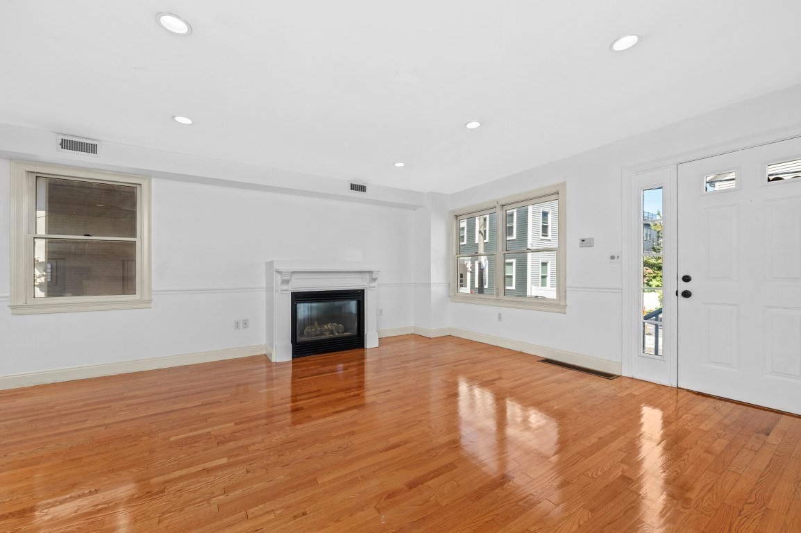 61 Baxter St. # 61 Property Photo 3