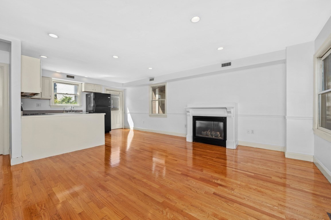 61 Baxter St. # 61 Property Photo 4