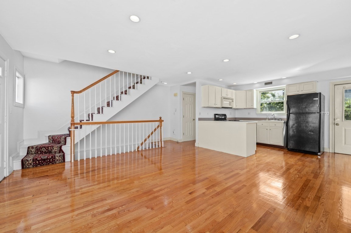 61 Baxter St. # 61 Property Photo 5
