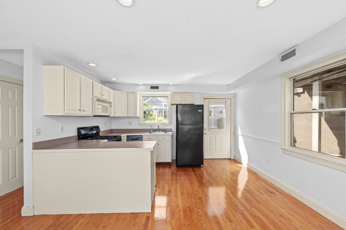 61 Baxter St. # 61 Property Photo 6