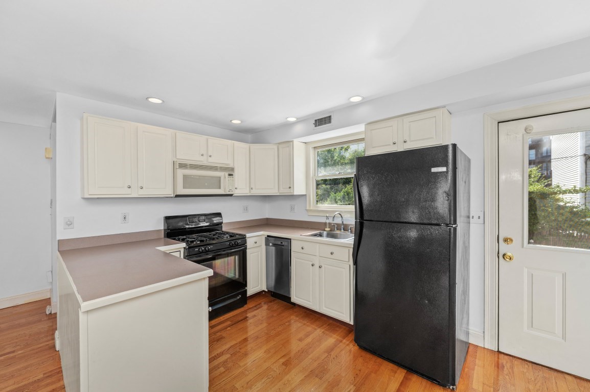 61 Baxter St. # 61 Property Photo 8